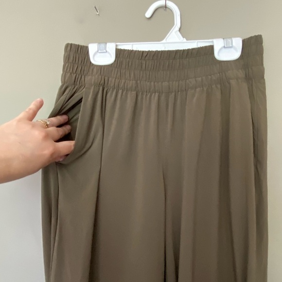 VUORI ••SOLD OUT•• Villa Wide Leg Pants Long In Color Green Size Small - Picture 12 of 12